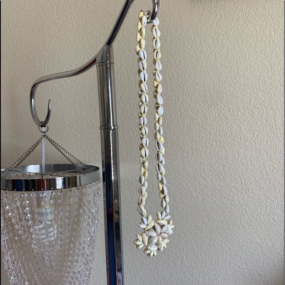 Shell Necklace - Picture 4 of 5